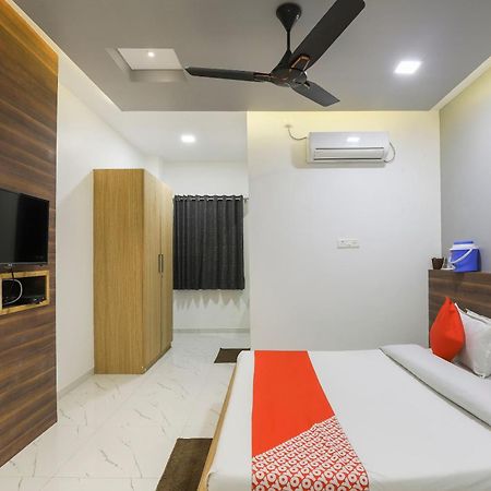 Oyo Kings Hotel Katunayaka Extérieur photo
