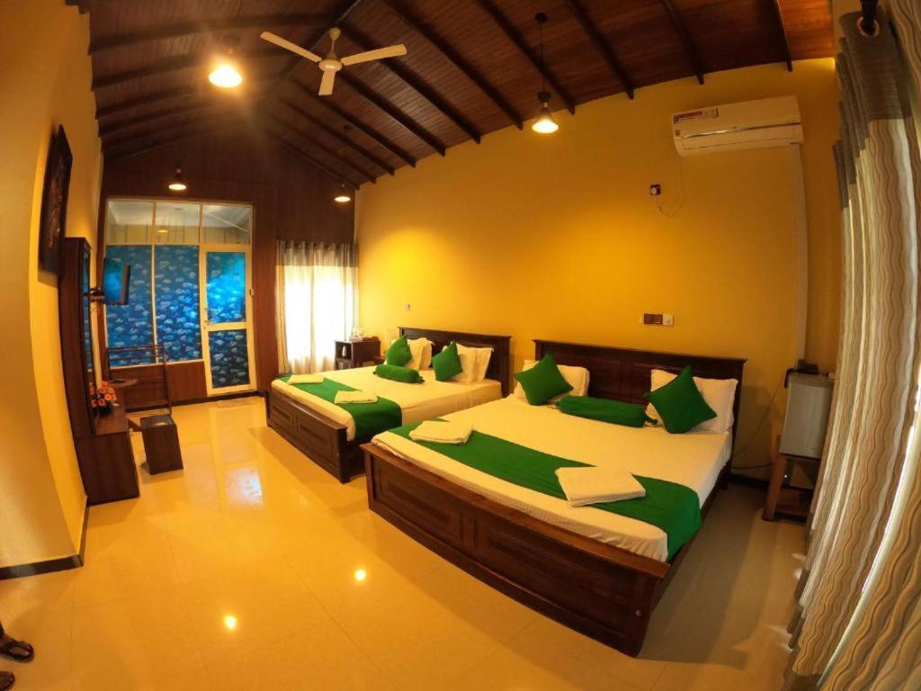 Oyo Kings Hotel Katunayaka Extérieur photo