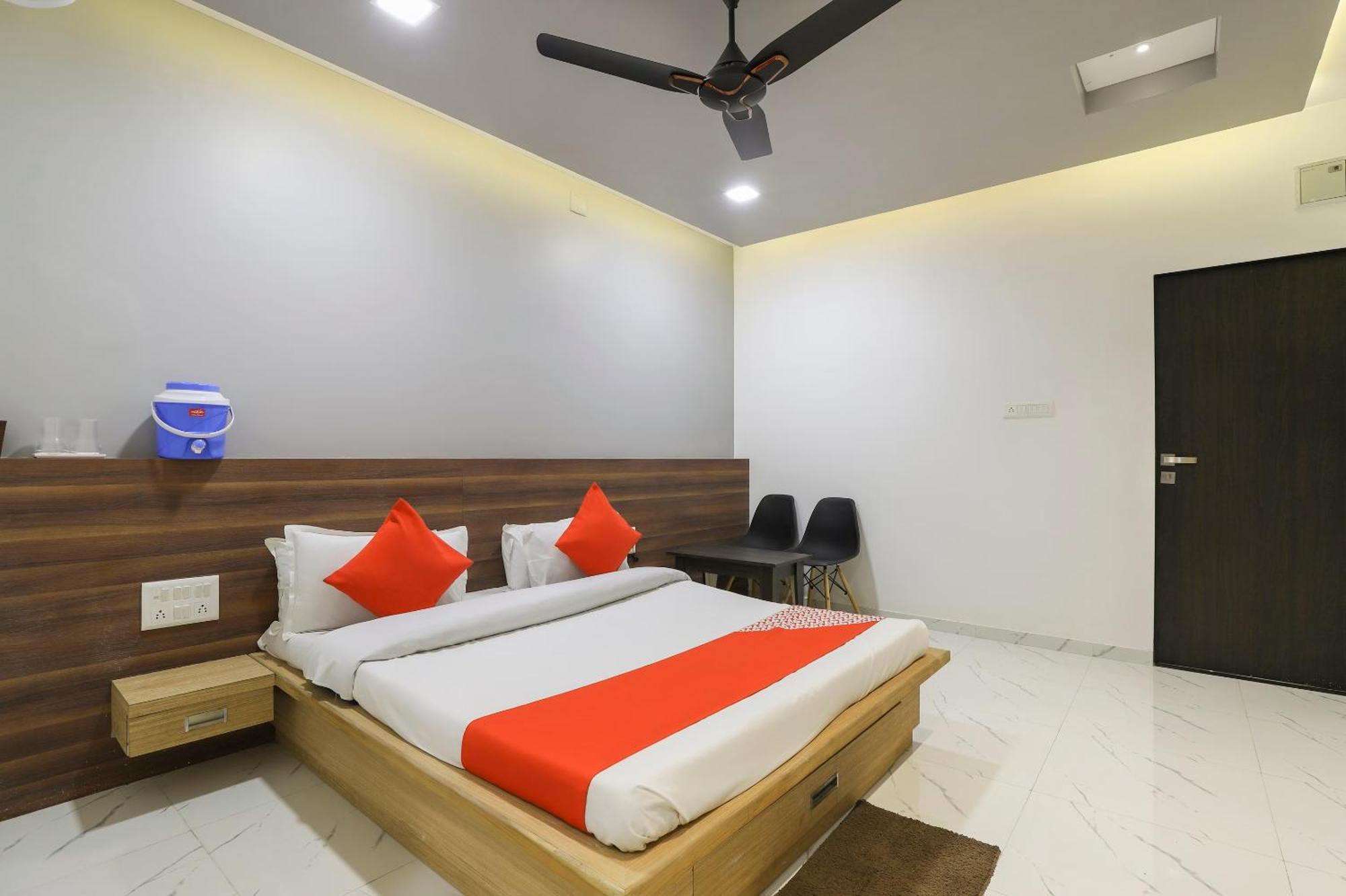 Oyo Kings Hotel Katunayaka Extérieur photo