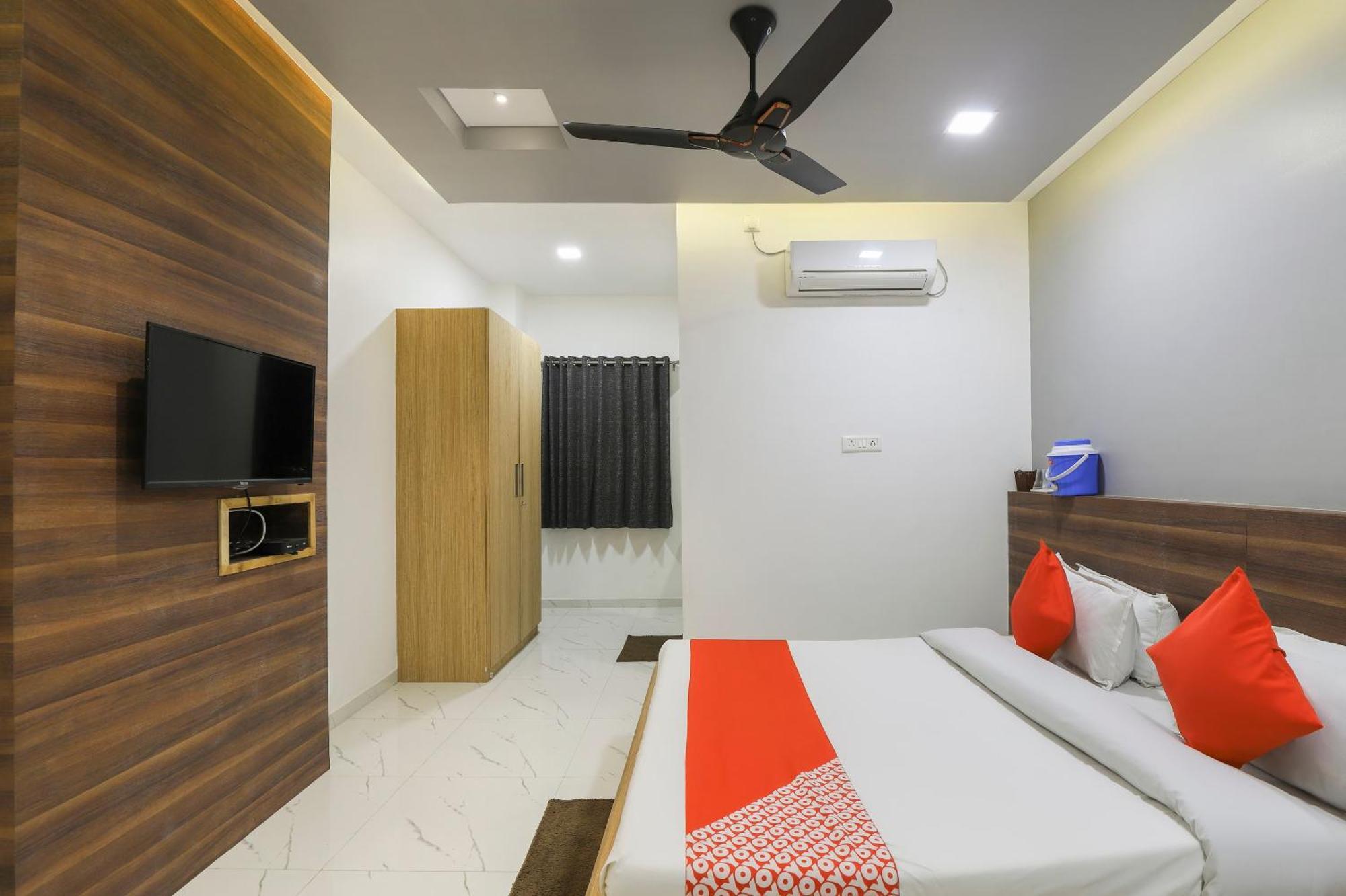 Oyo Kings Hotel Katunayaka Extérieur photo