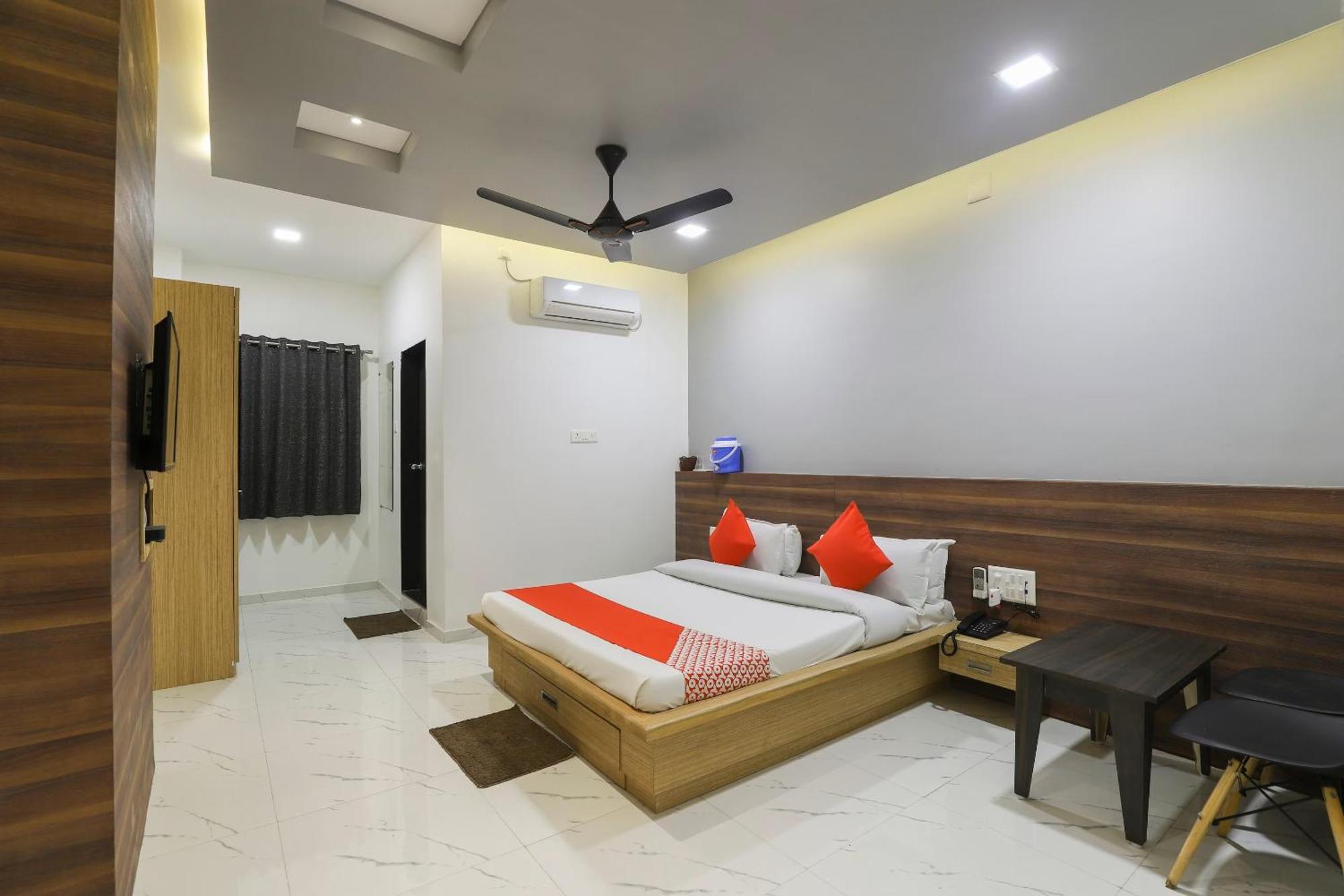 Oyo Kings Hotel Katunayaka Extérieur photo