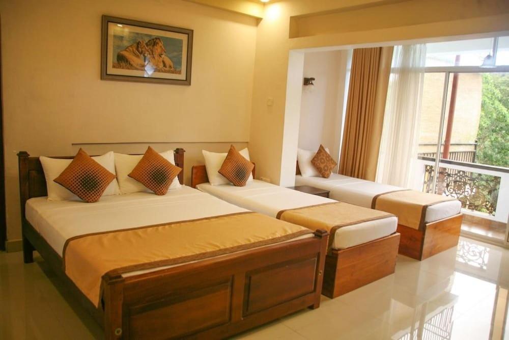Oyo Kings Hotel Katunayaka Extérieur photo