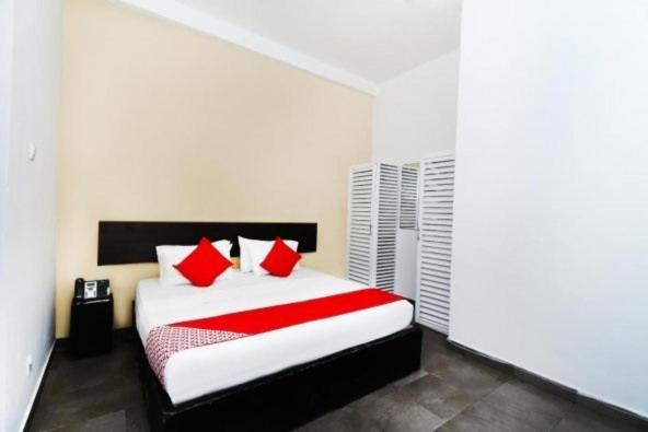 Oyo Kings Hotel Katunayaka Extérieur photo