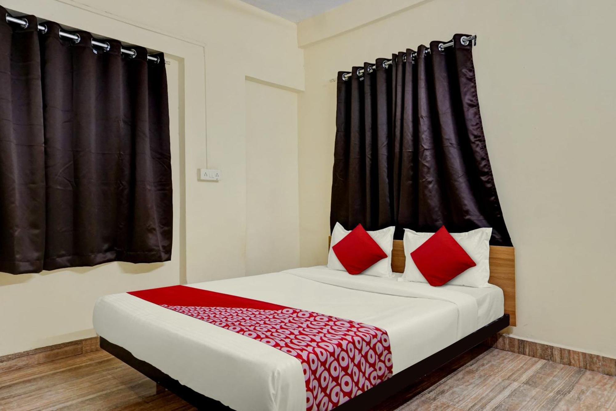 Oyo Kings Hotel Katunayaka Extérieur photo